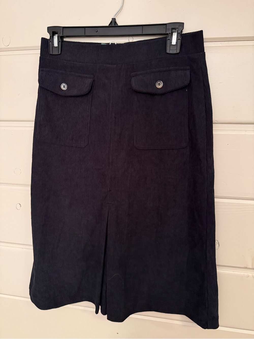 HALARA Black Corduroy Front-Pocket skirt